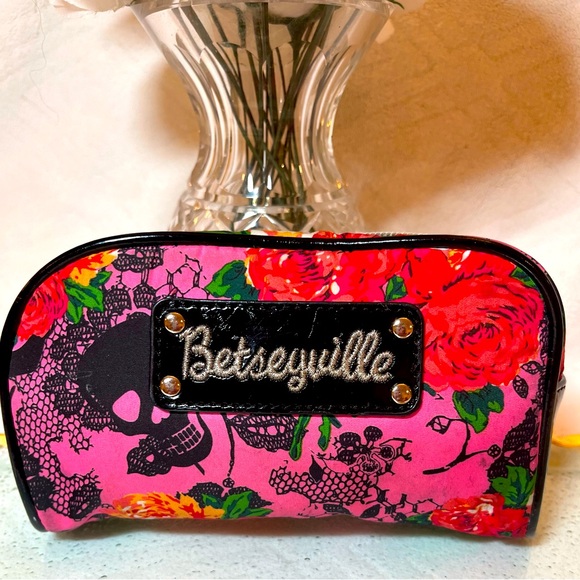New Betsey Johnson Cosmetic/Accessory Case - Picture 9 of 12